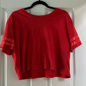 red cropped tee